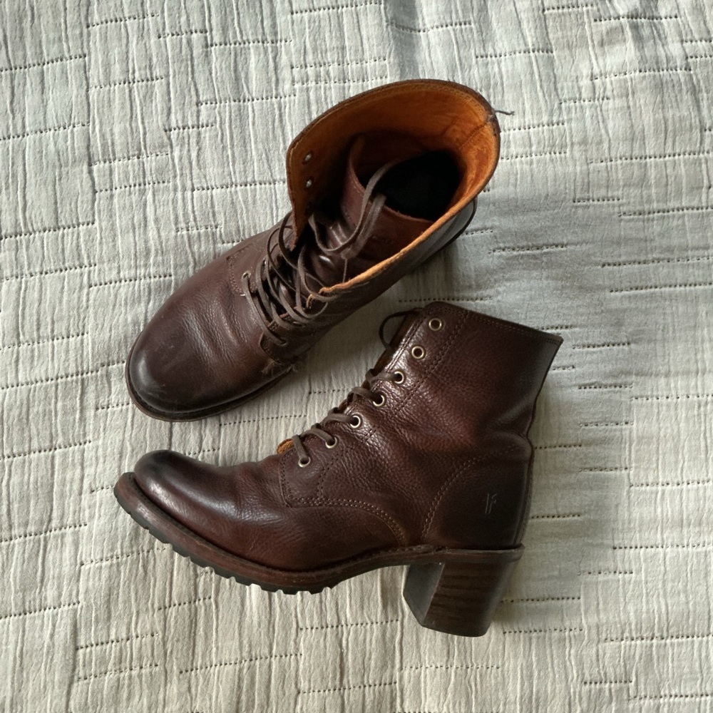 FRYE AND CO Brown Lace Up Boots Classic Design - Picture 2 of 5